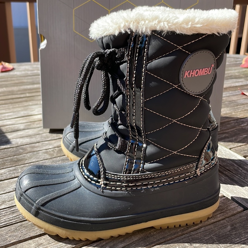Khombu Girls Waterproof Snowboots EUC